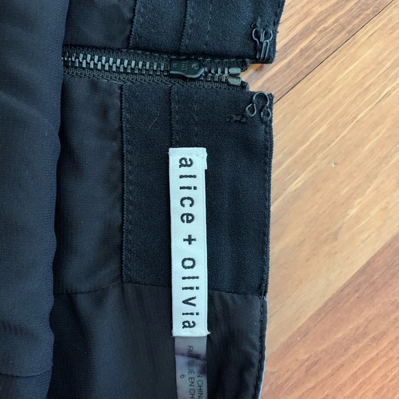 Alice + Olivia leather grey mini skirt - Picture 2 of 6